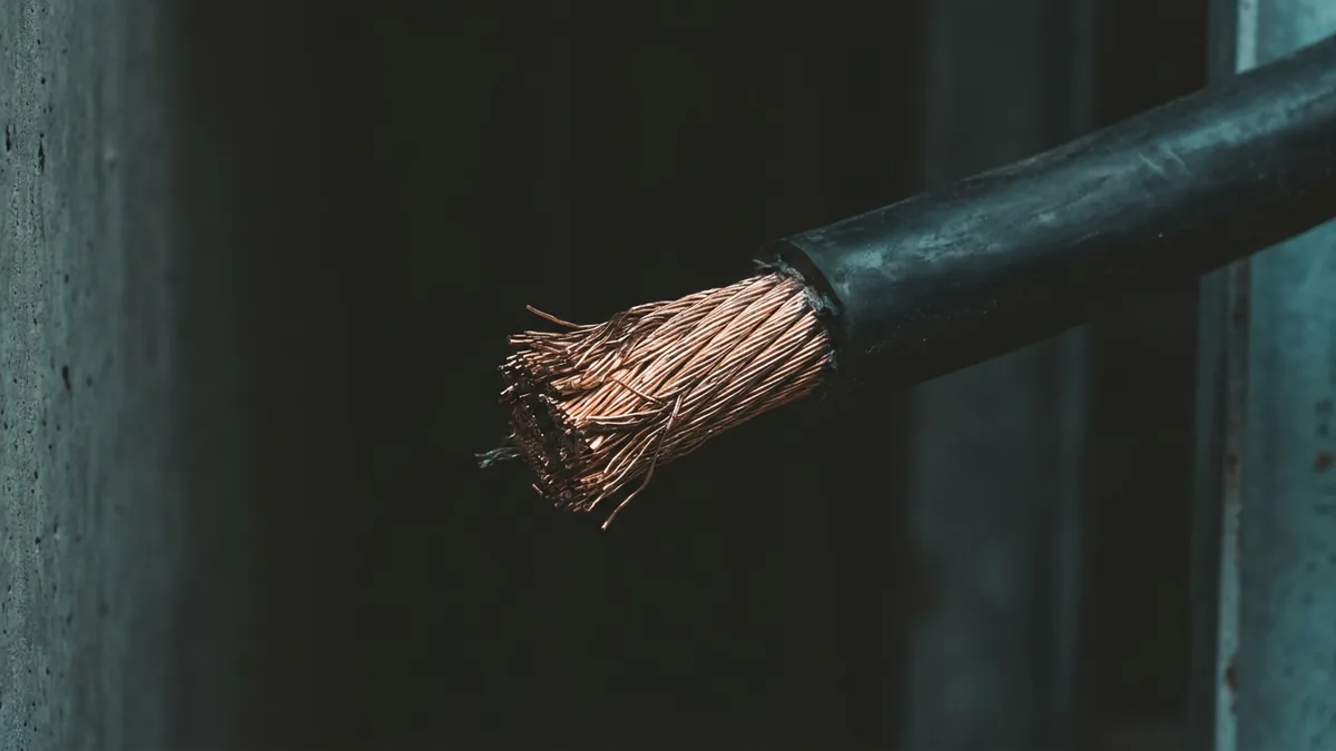 Rezygnacja z umowy na energię elektryczną – na co zwrócić uwagę, aby uniknąć kar umownych